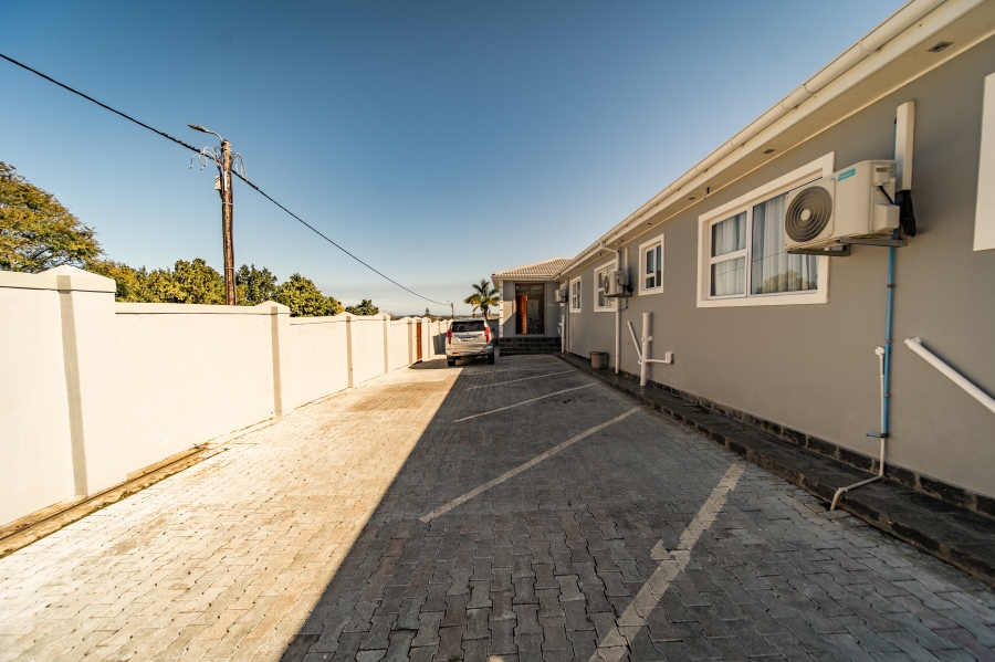 12 Bedroom Property for Sale in Sunnyridge Eastern Cape